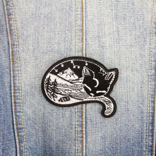 Naszywka TERMO śpiący czarny Kot widok góry kotek