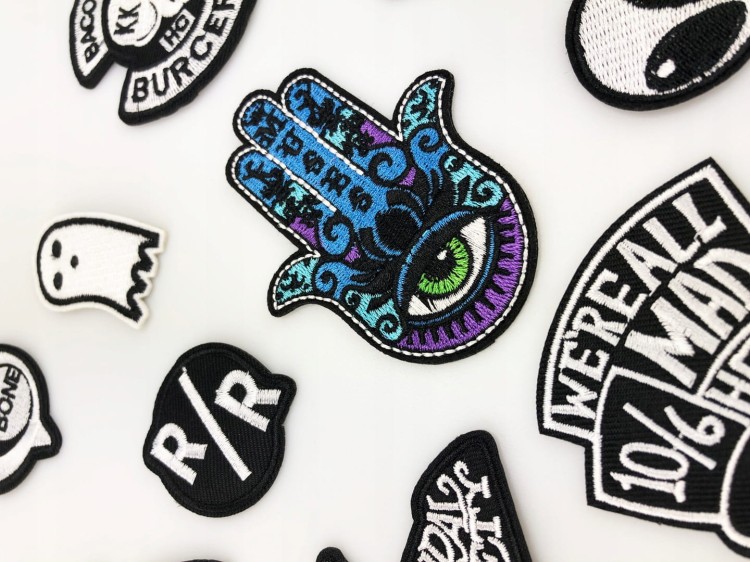 ZESTAW 11 Naszywki TERMO Ręka Fatimy Napis Ufo