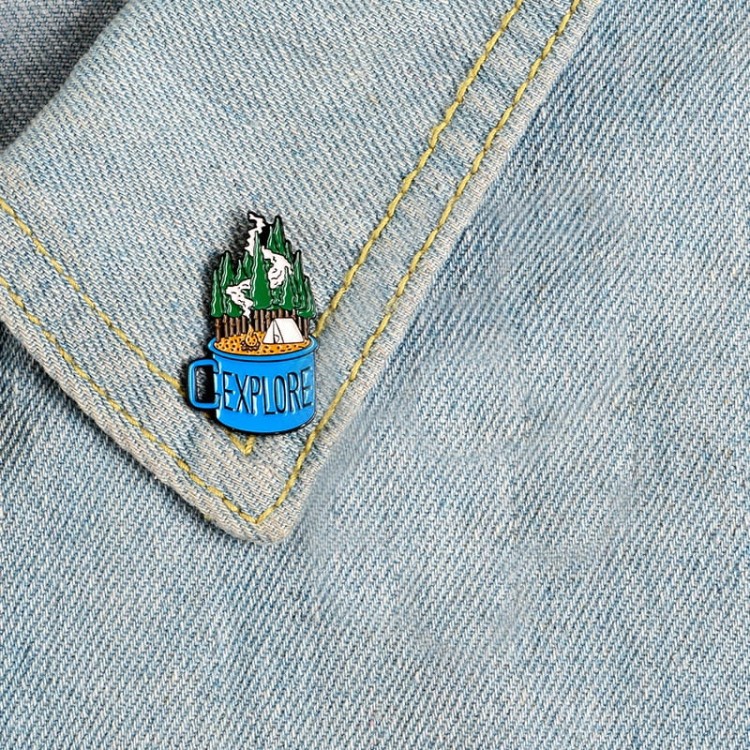 PINETS Przypinka Explore Góry podróże Namiot Las