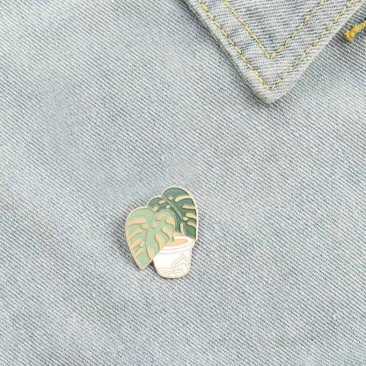 PINETS przypinka roślinka Monstera w donicy złota