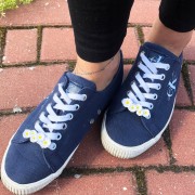 2 OZDOBY do butów Sznurówek Spinki Stokrotki Kwiat