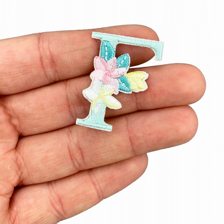 NAKLEJKA Naszywka termo Litera F Haftowana Kwiaty