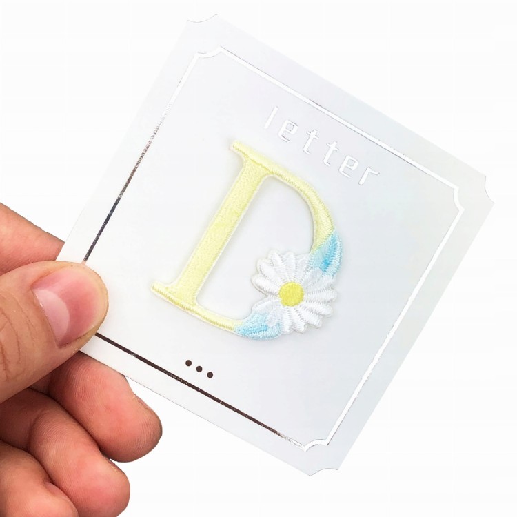 NAKLEJKA Naszywka termo Litera D Haftowana Kwiaty