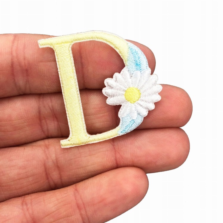 NAKLEJKA Naszywka termo Litera D Haftowana Kwiaty