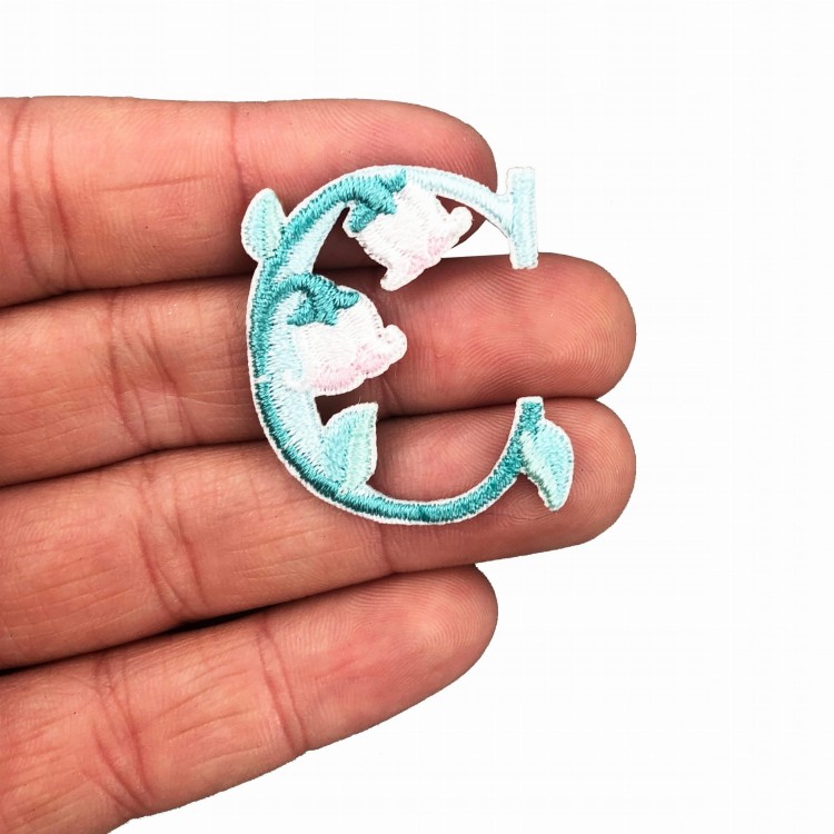 NAKLEJKA Naszywka termo Litera C Haftowana Kwiaty