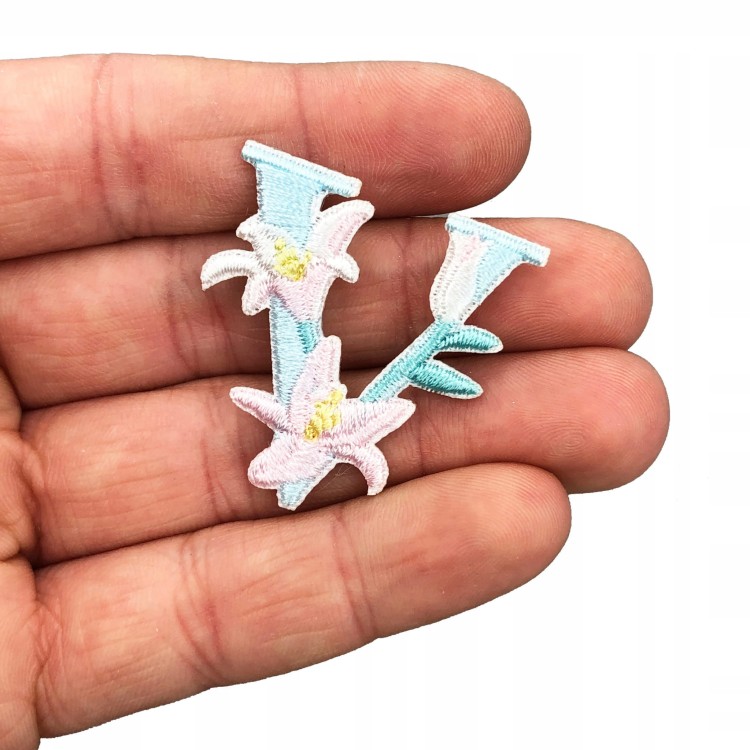 NAKLEJKA Naszywka termo Litera V Haftowana Kwiaty