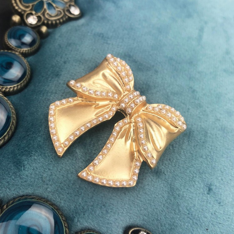 PINETS broszka Kokardka złota wstążka ozdoba