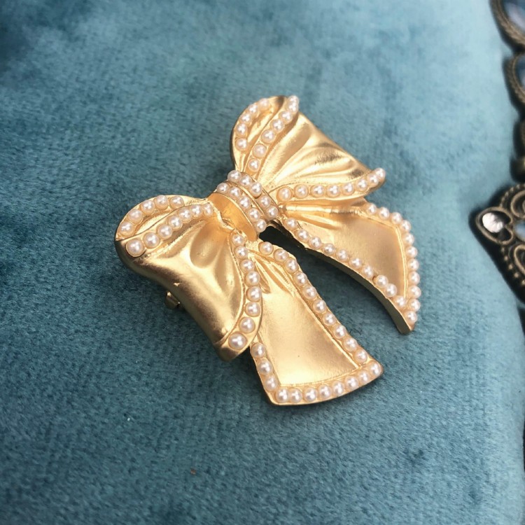 PINETS broszka Kokardka złota wstążka ozdoba