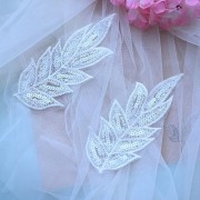 NASZYWKA cekiny koraliki biały Liść Listek 19 cm