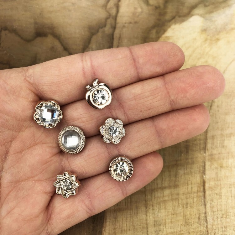 PINETS Zestaw 10 szt Przypinek złote cyrkonie