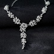 Zestaw srebrny Kolia z cyrkoniami listki