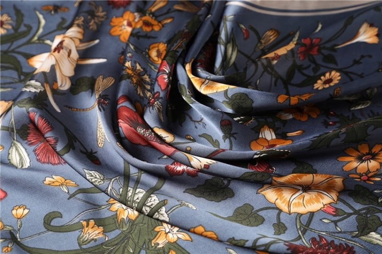 APASZKA chusta satynowa niebieska w kwiaty