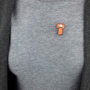 PINETS Przypinka Litera T Własny Napis Font Logo