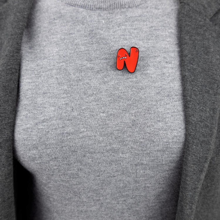 PINETS Przypinka Litera N Własny Napis Logo Font
