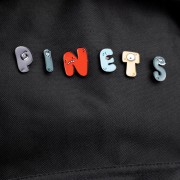 PINETS Przypinka Litera N Własny Napis Logo Font