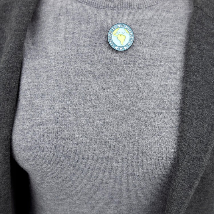 PINETS Przypinka ekologiczna Ziemia planeta serce