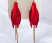 Kolczyki złote długie czerwone płatki