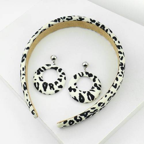 Opaska do włosów z kolczykami panterka biała