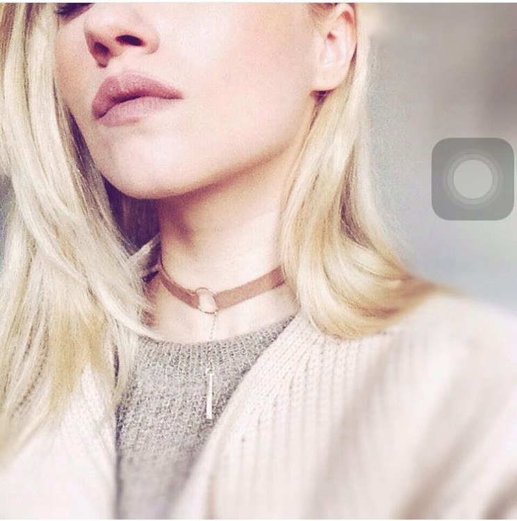 Choker zamszowy brązowy ze srebrnymi dodatkami