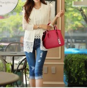 Torebka czerwona ekoskóra kuferek z brelokiem