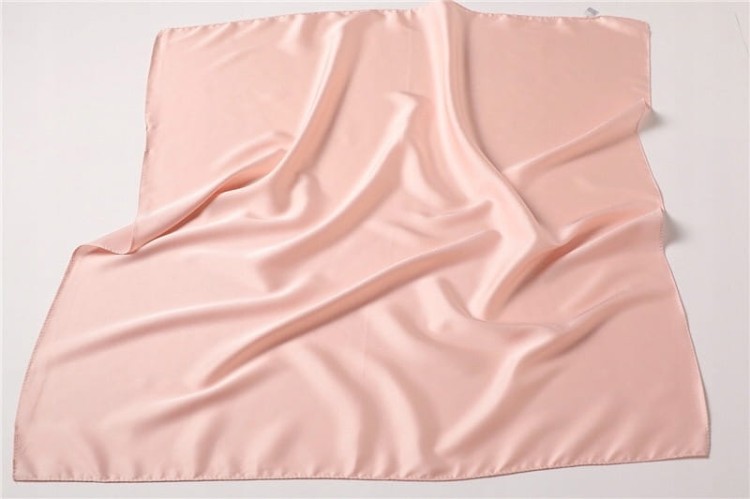 Apaszka chusta na szyję włosy różowa satynowa