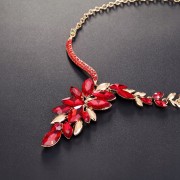 Zestaw czerwonym z cyrkoniami naszyjnik i kolczyki