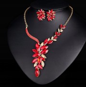 Zestaw czerwonym z cyrkoniami naszyjnik i kolczyki