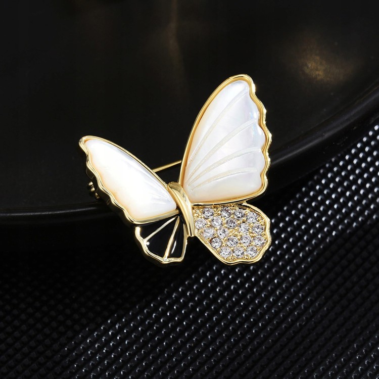 PINETS Broszka pozłacana 14K motyl masa perłowa