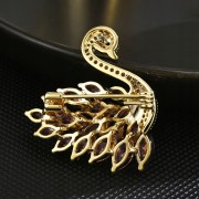 PINETS łabędź różowy broszka pozłacana 14k złotem