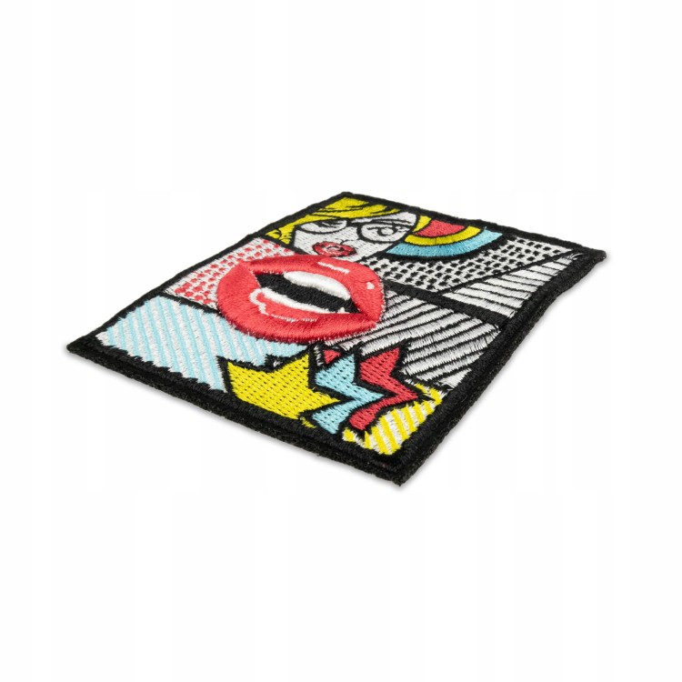 NASZYWKA haftowana kobieta w okularach usta komiks