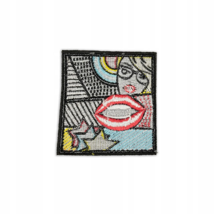 NASZYWKA haftowana kobieta w okularach usta komiks