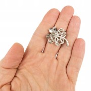 PINETS Broszka srebrna Koniczynka z białym sercem