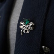 PINETS Koniczynka Srebrna broszka zielone serce