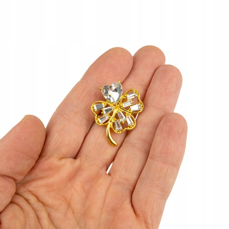 PINETS Broszka Koniczynka Złota z białym sercem