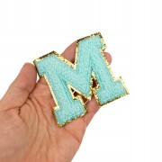 NASZYWKA LITERA M cyjanowa brokat błękitna Font