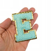 NASZYWKA duża LITERA E brokat niebieska cyjan