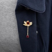 PINETS Broszka Kwiatek łańcuszek pozłacana 14K