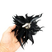 Broszka czarne Pióra gęsie Zapinka do kapelusza