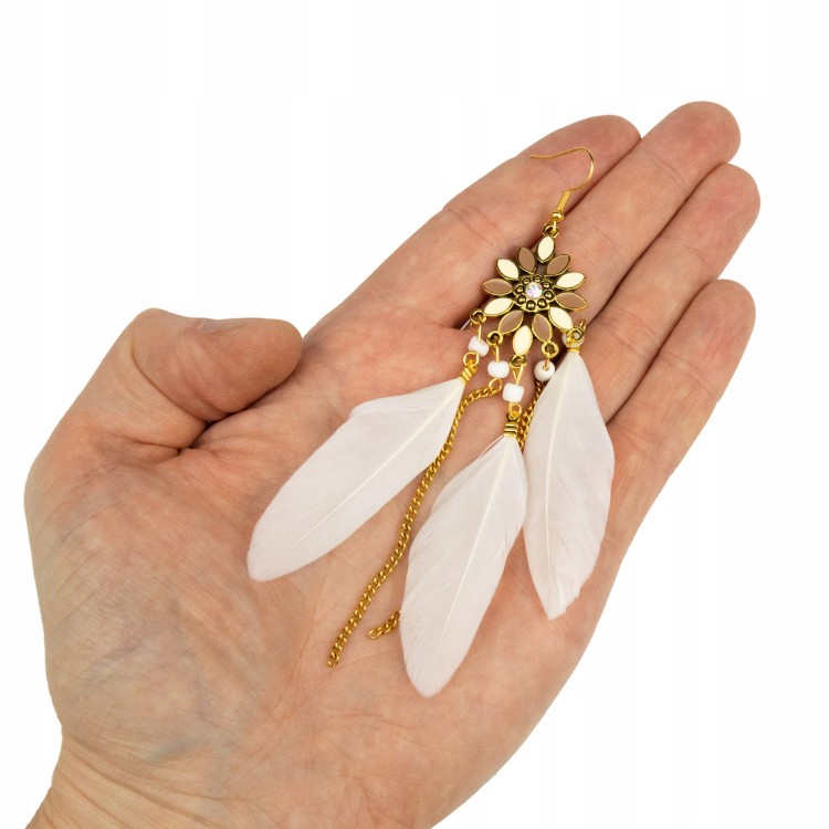 Kolczyki BOHO z białymi piórkami łańcuszki długie