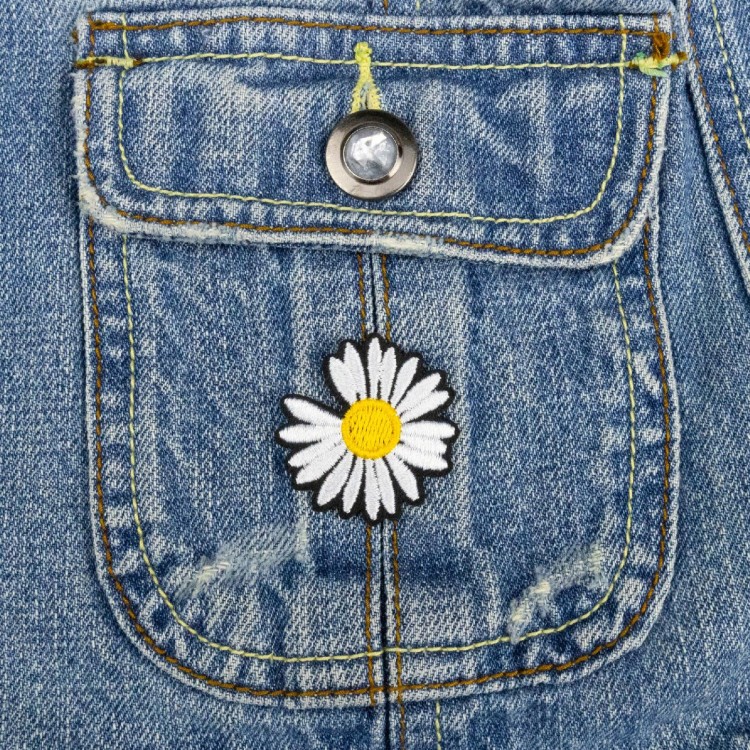 NAPRASOWANKA haftowana mała Stokrotka Termo łatka