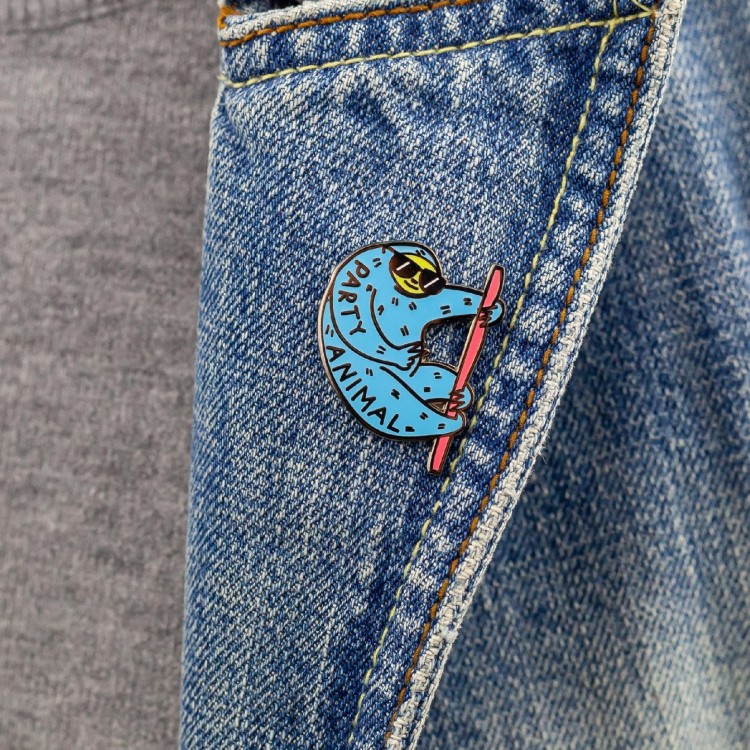 PINETS przypinka Leniwiec Party Animal Impreza Hit