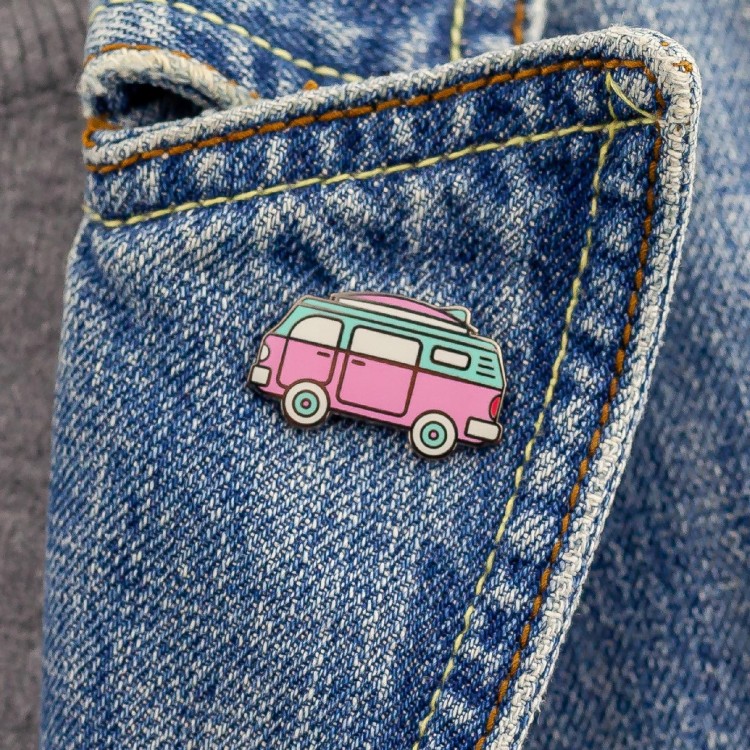 PINETS przypinka różowy Camper Wakacje Podróż