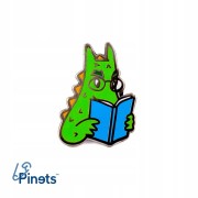 PINETS przypinka Smok Wawelski czytający książkę