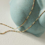 Naszyjnik złoty z koralikami 18K złoto tęczowy