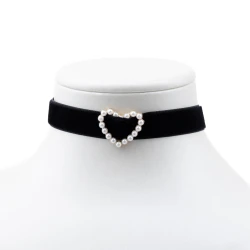 Choker zamszowy elegancki z serduszkiem z perełek