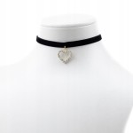 Choker zamszowy czarny ze złotym serduszkiem z cyrkoniami