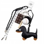 Brelok do kluczy Jamnik Czarny zawieszka do torebki ze sportowymi detalami