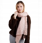 Szalik damski pudrowy róż złote akcenty lekki duży 90x180 cm elegancki